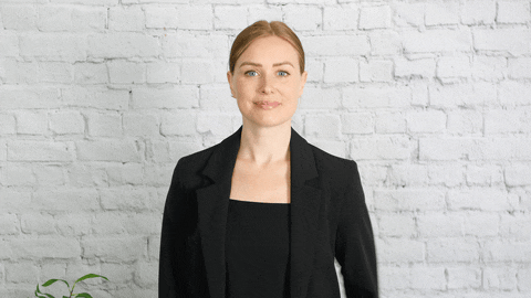Dieses Bild zeigt eine zufriedene Frau, die Ihre Homepage ohne fremde Hilfe erstellt hat.